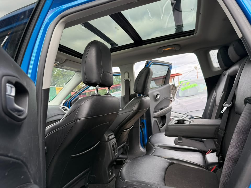 Jeep Compass Latitude w/Sun/Wheel Pkg FWD *Ltd Avail* 2020