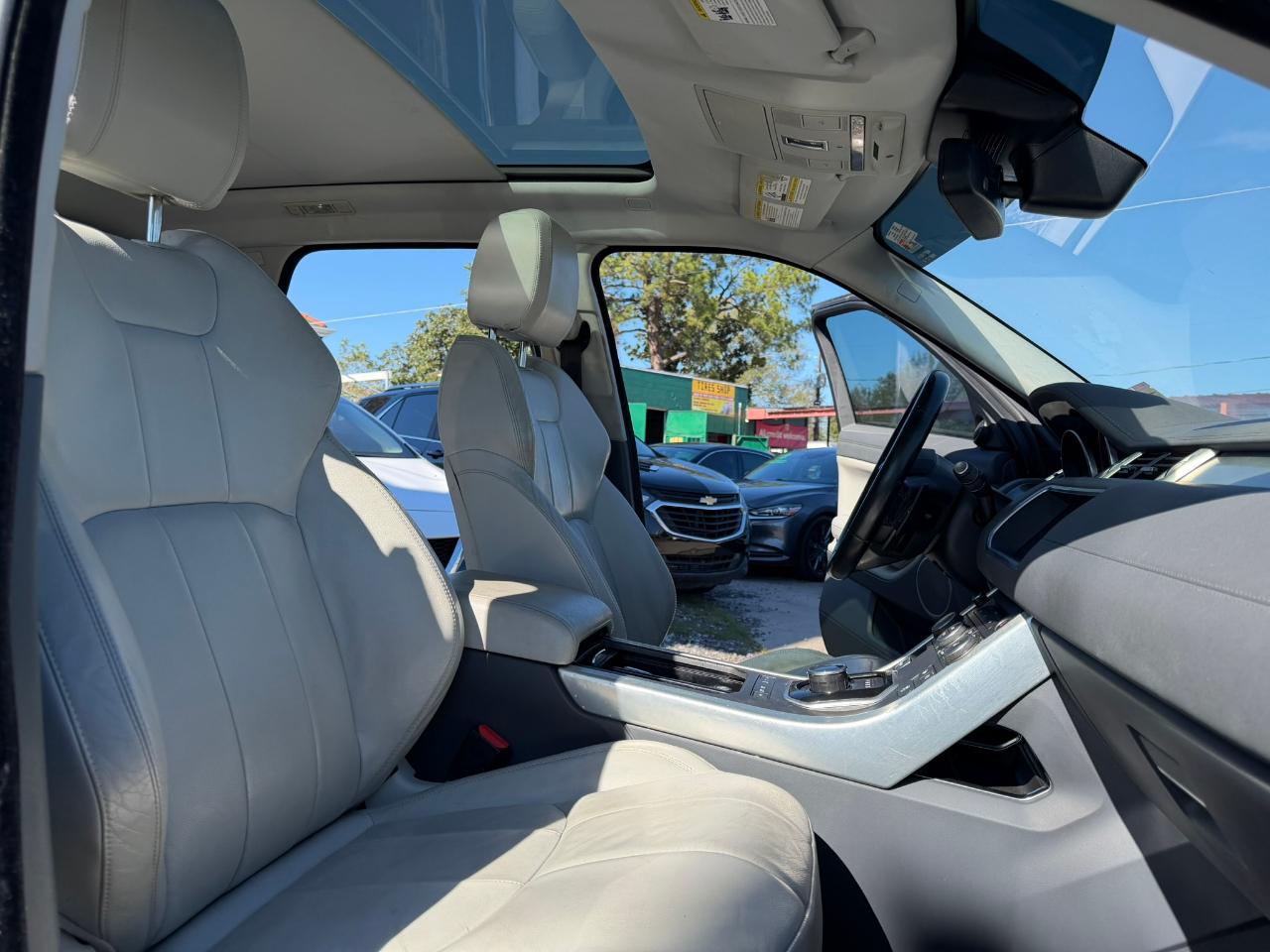 Land Rover Range Rover Evoque 5 Door SE 2017