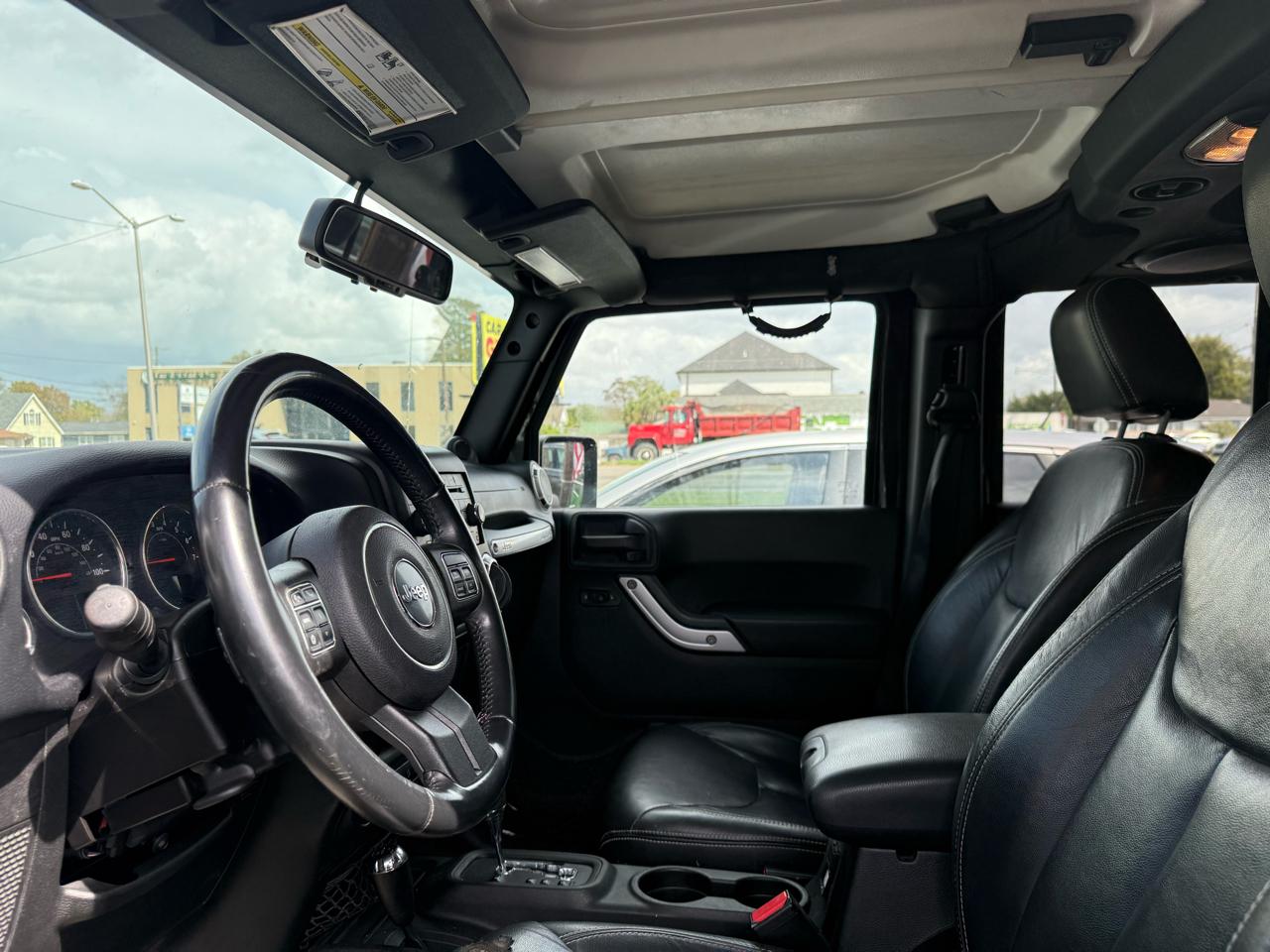 Jeep Wrangler Unlimited 4WD 4dr Sahara 2014