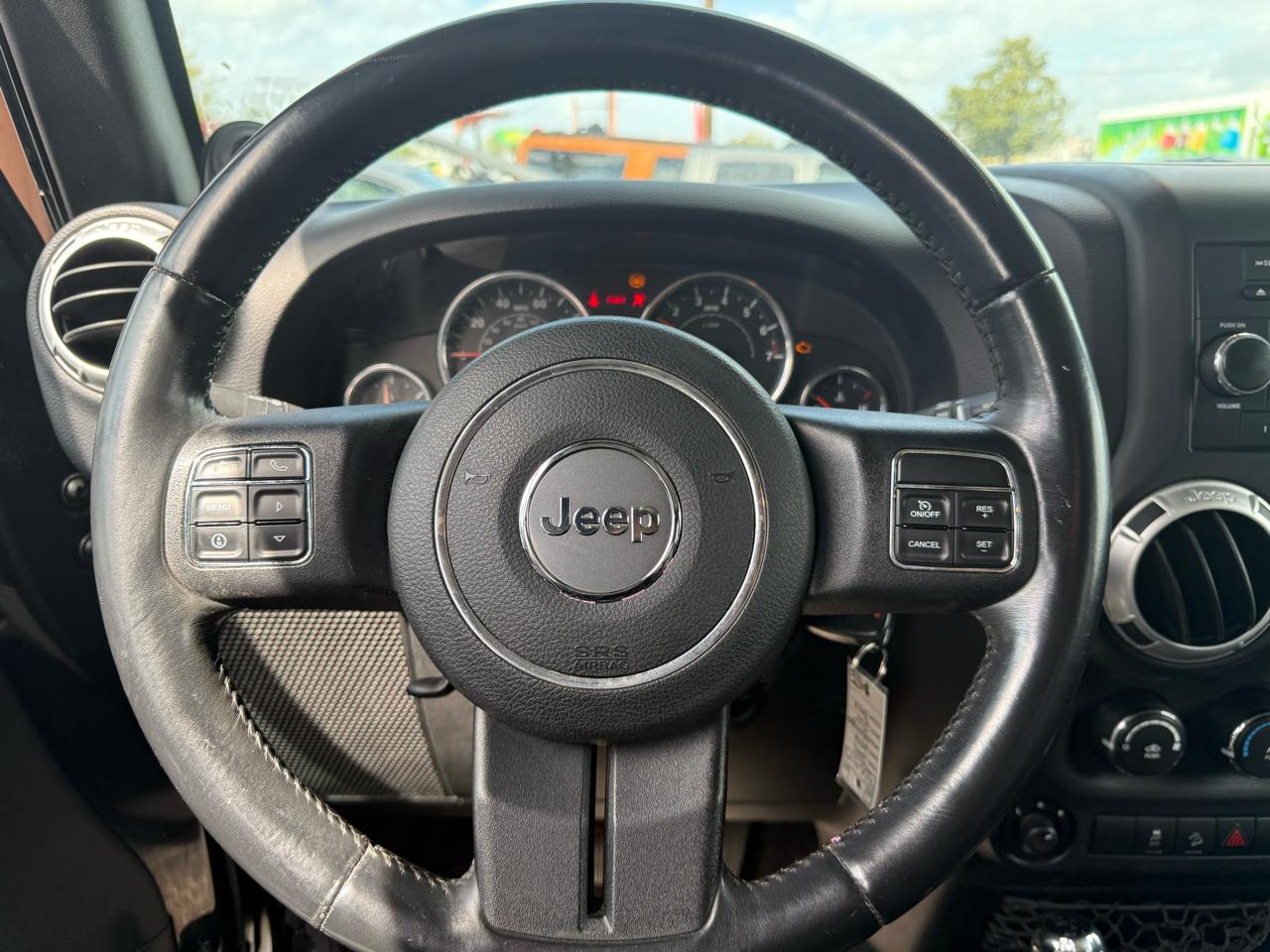 Jeep Wrangler Unlimited 4WD 4dr Sahara 2014