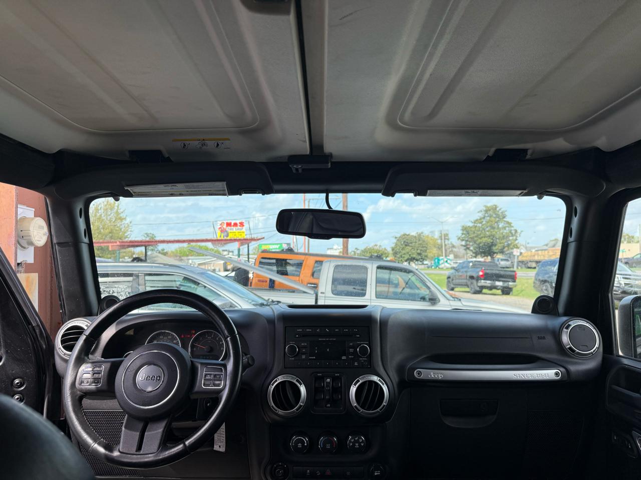 Jeep Wrangler Unlimited 4WD 4dr Sahara 2014