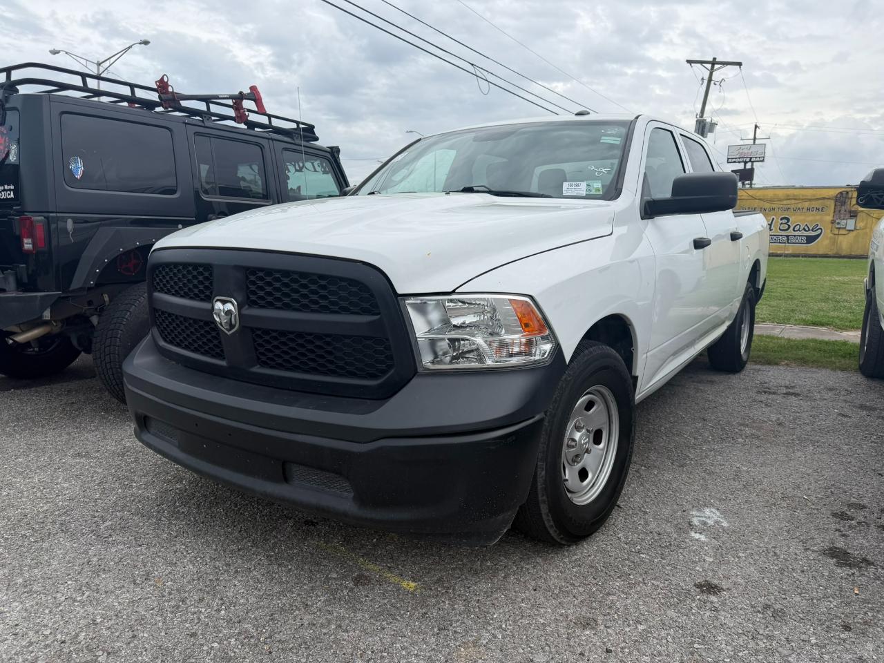 RAM 1500 Classic Tradesman 4x2 Crew Cab 5'7" Box 2021