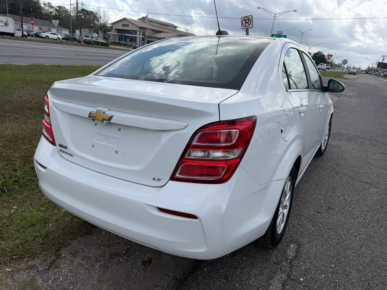 2017 Chevrolet Sonic 4dr Sdn Auto LT
