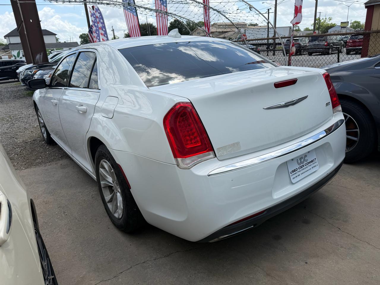 Chrysler 300 4dr Sdn Limited RWD 2015