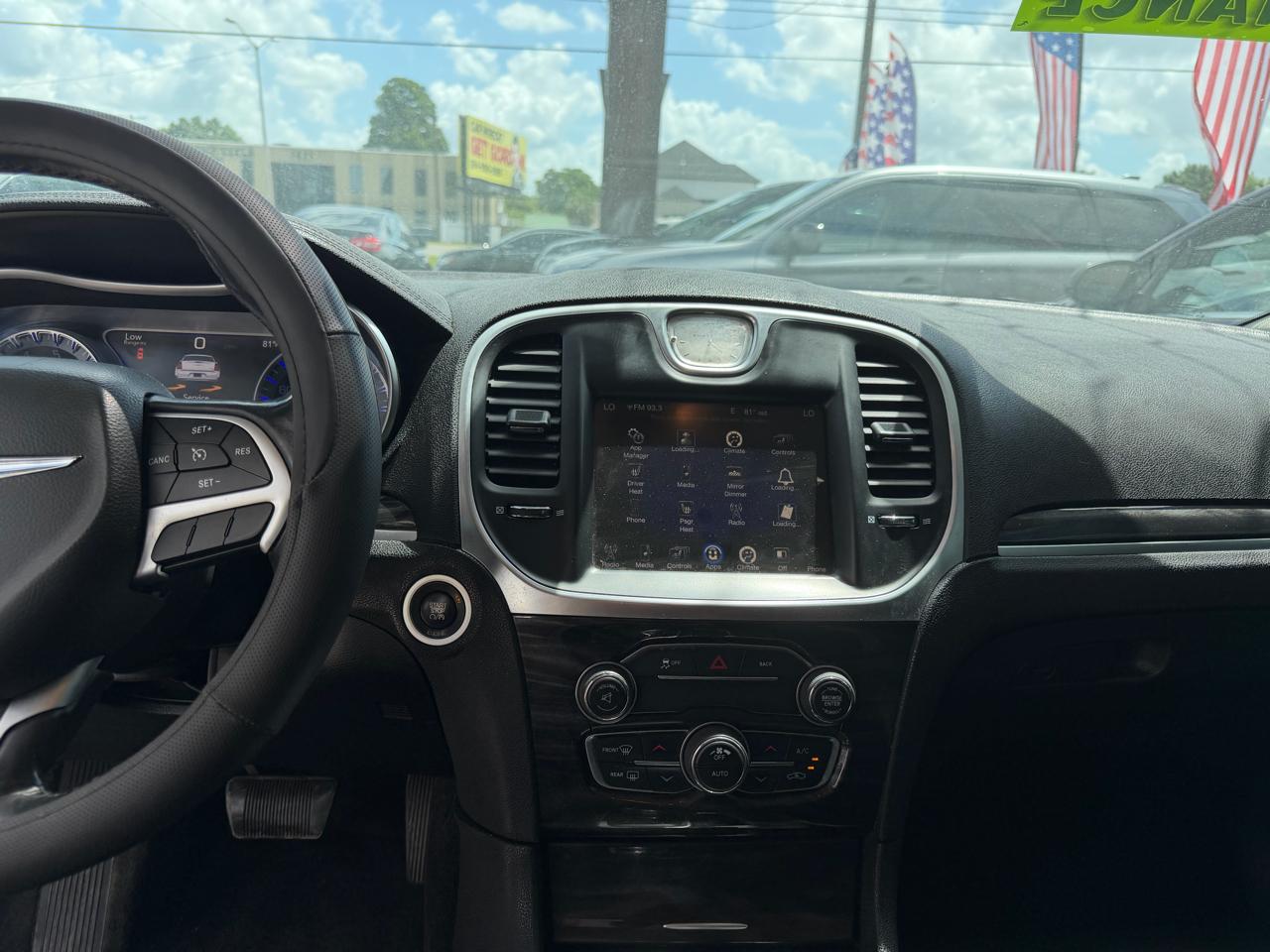 Chrysler 300 4dr Sdn Limited RWD 2015