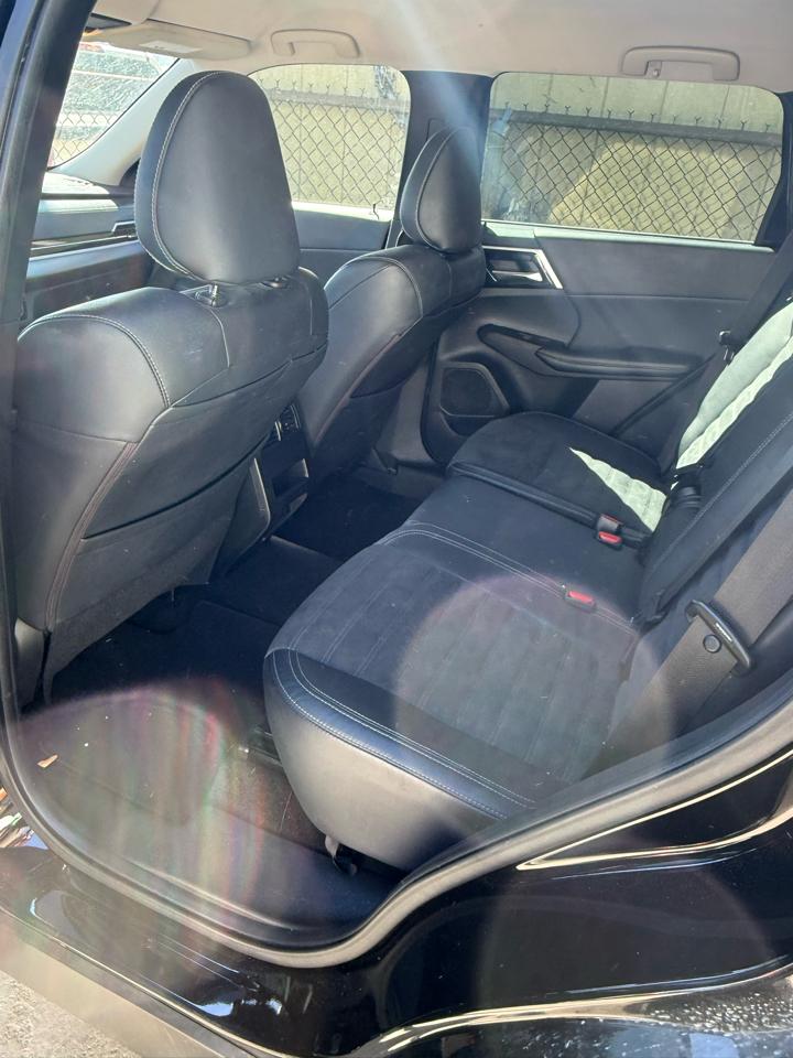 Mitsubishi Outlander SE Launch Edition FWD 2022