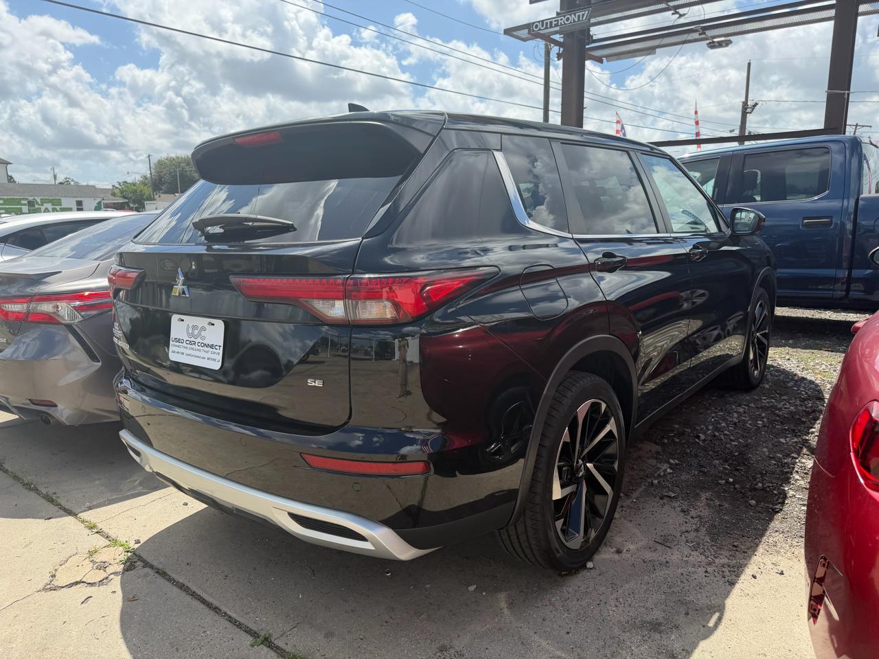 Mitsubishi Outlander SE Launch Edition FWD 2022