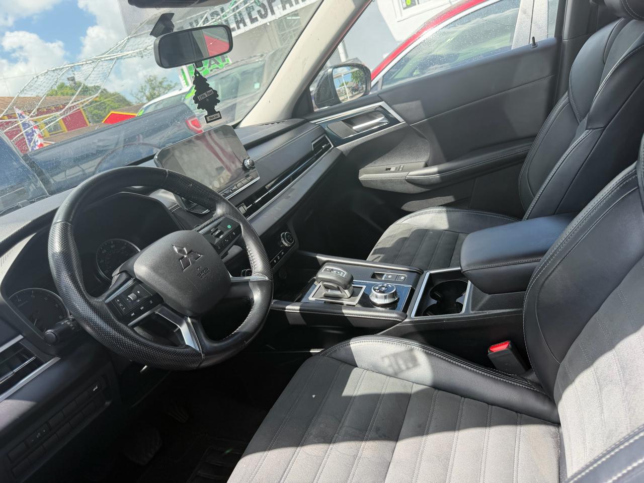 Mitsubishi Outlander SE Launch Edition FWD 2022