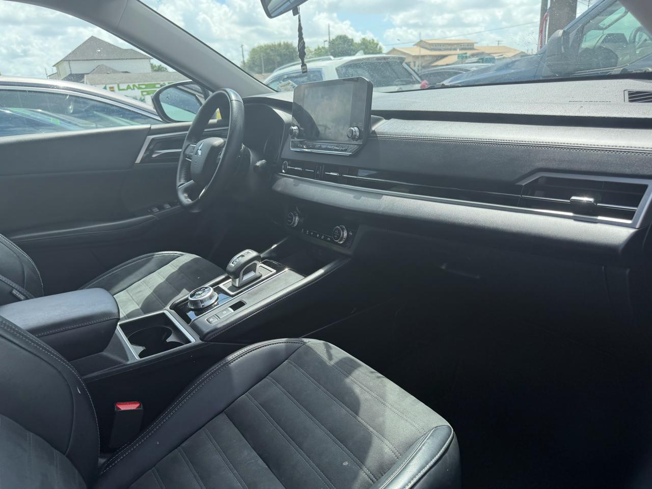Mitsubishi Outlander SE Launch Edition FWD 2022
