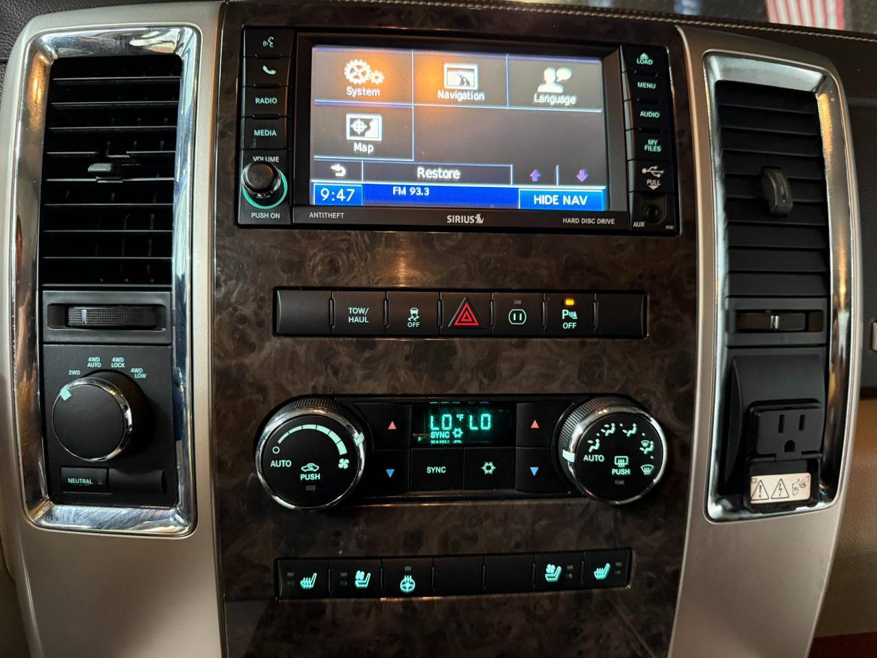 RAM 1500 4WD Crew Cab 140.5" Laramie Longhorn Edition 2012
