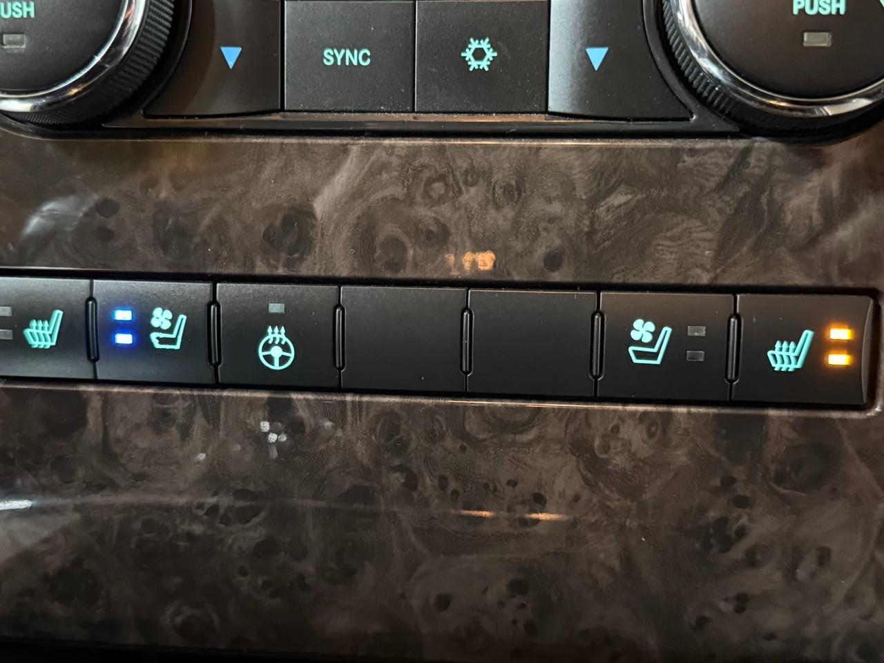 RAM 1500 4WD Crew Cab 140.5" Laramie Longhorn Edition 2012