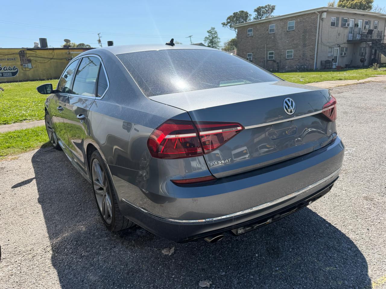 2017 Volkswagen Passat R-Line w/Comfort Pkg Auto