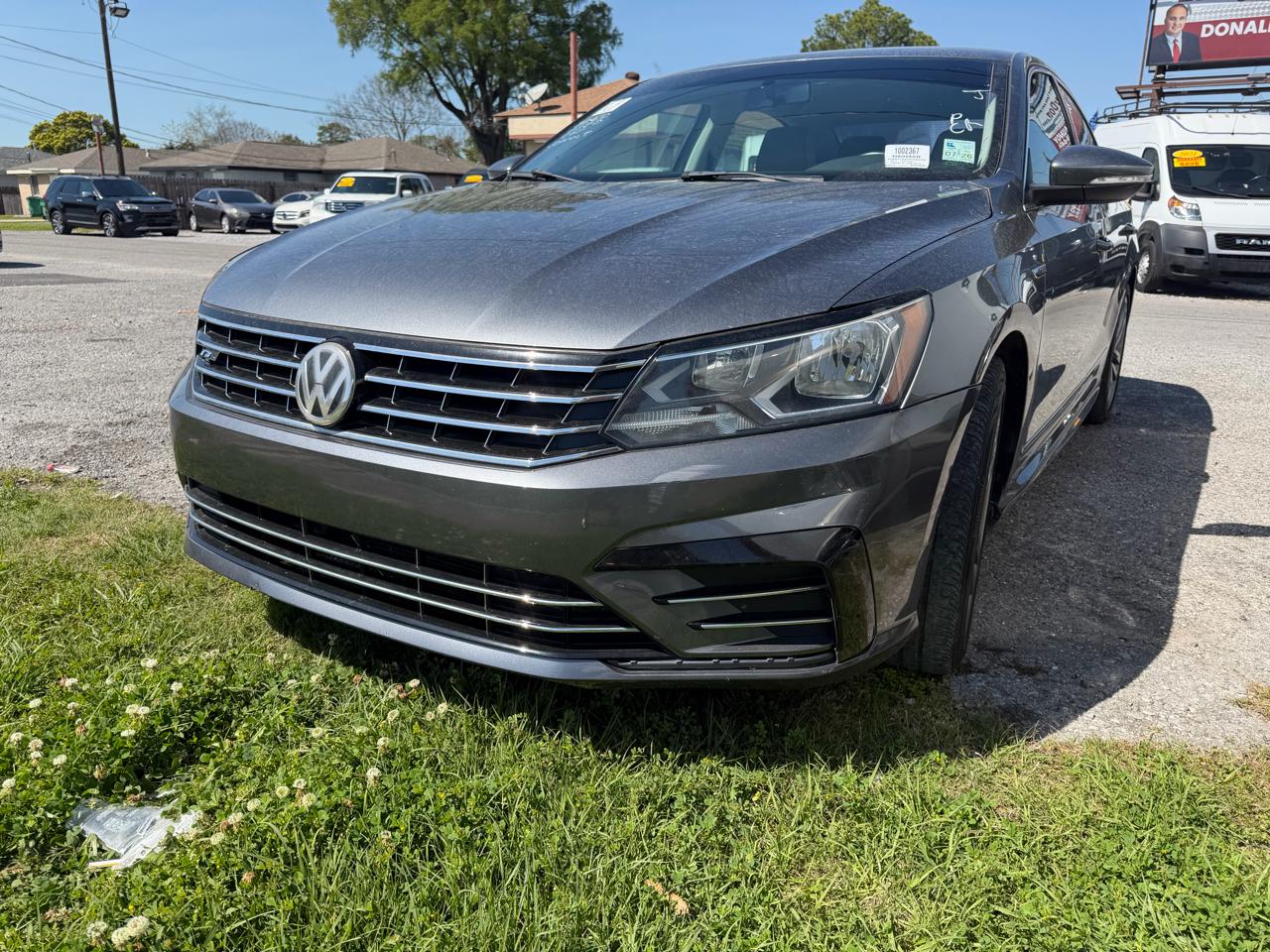 Volkswagen Passat R-Line w/Comfort Pkg Auto 2017