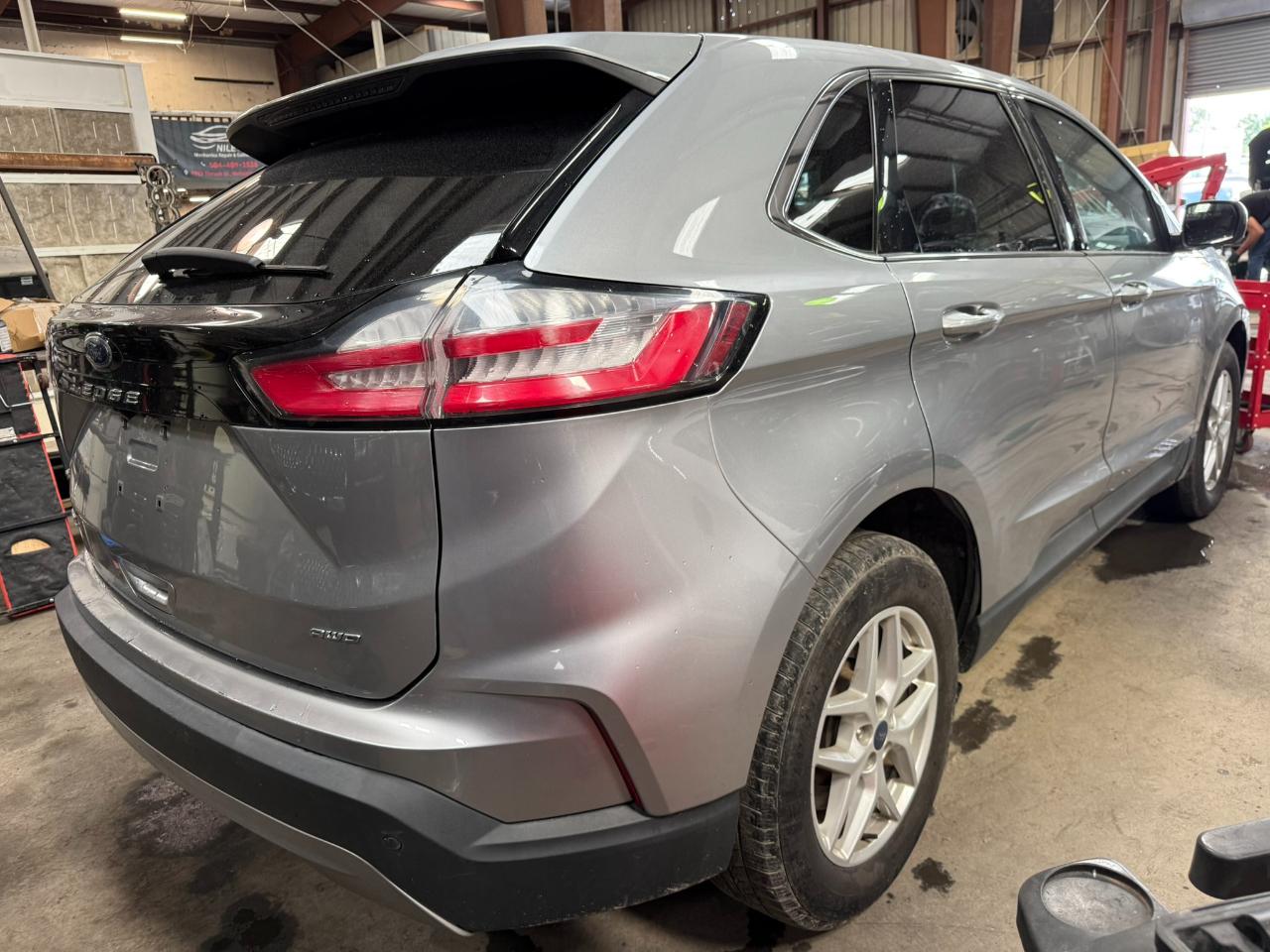 2022 Ford Edge SEL AWD's photo