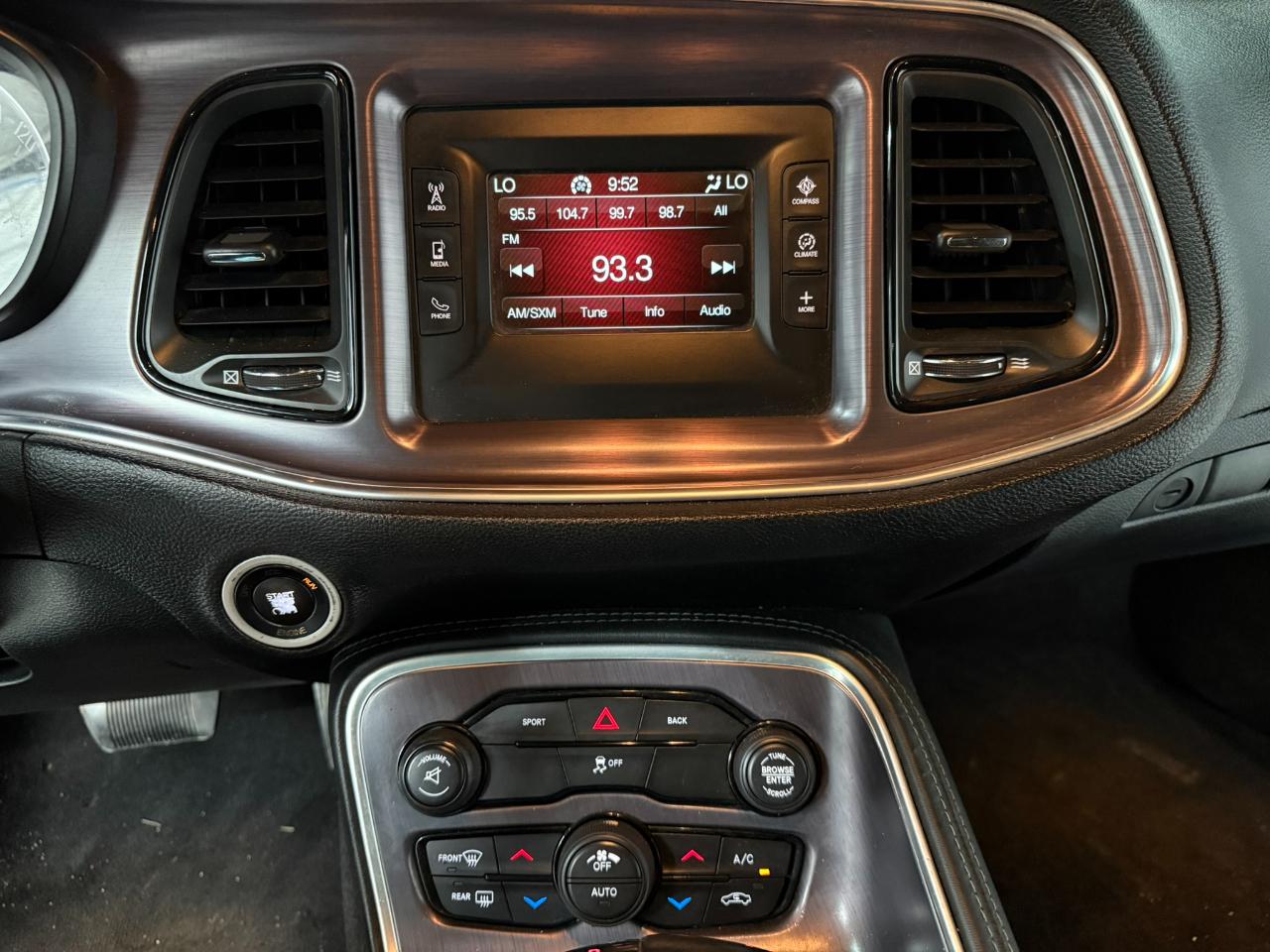Dodge Challenger 2dr Cpe SXT 2016