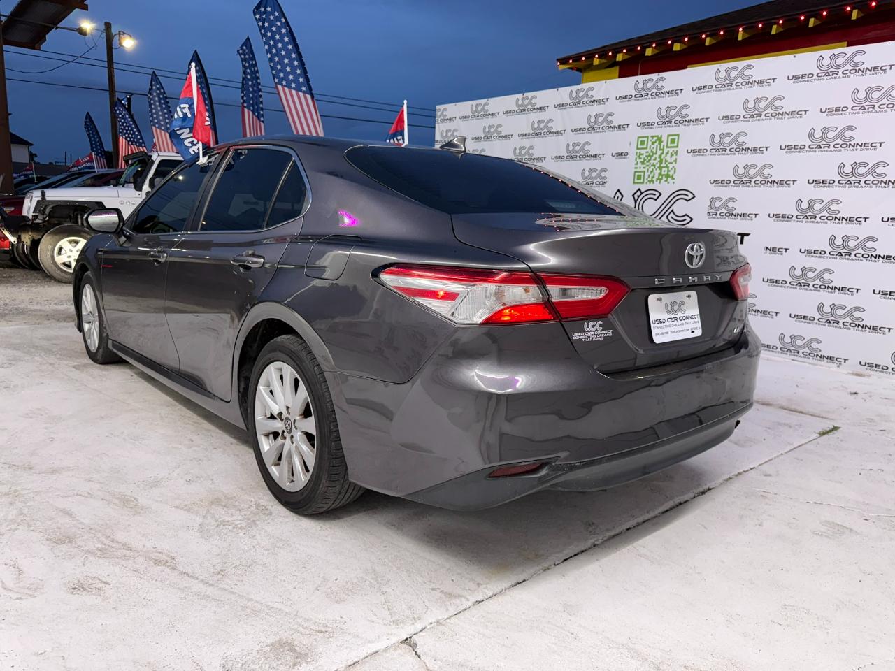 Toyota Camry LE Auto (Natl) 2020