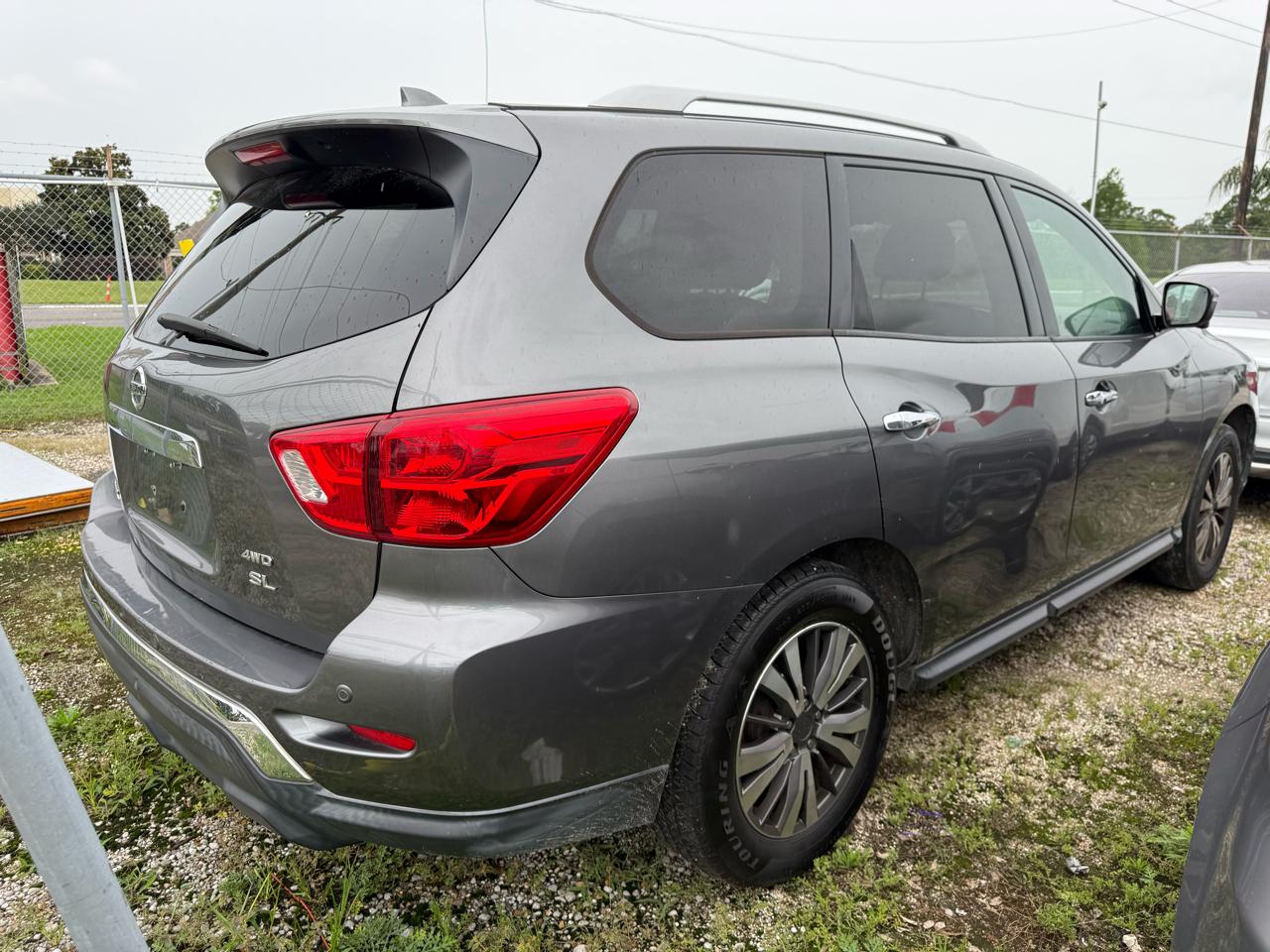 2019 Nissan Pathfinder SL 4WD's photo
