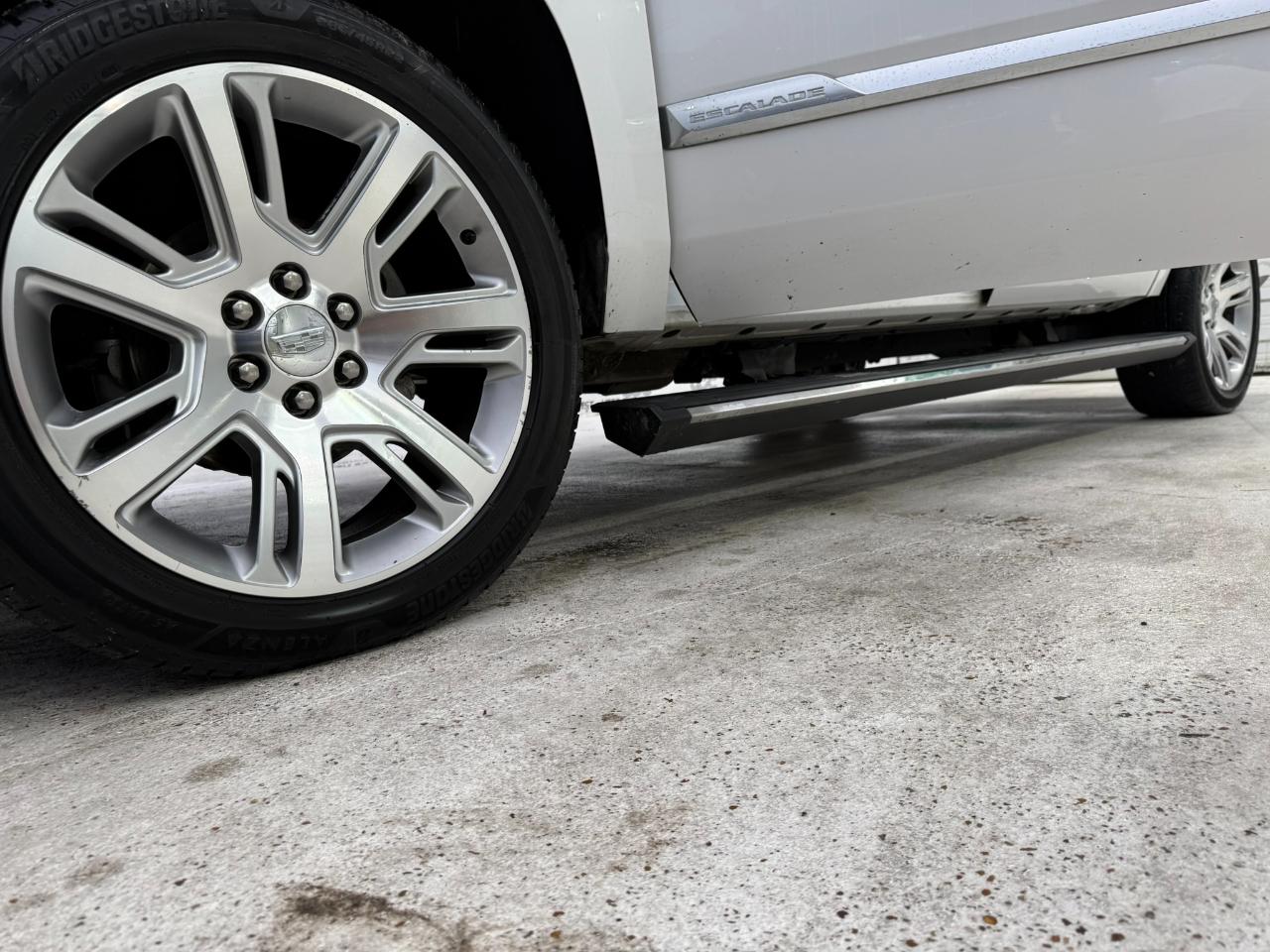 Cadillac Escalade ESV 2WD 4dr Premium Luxury 2018