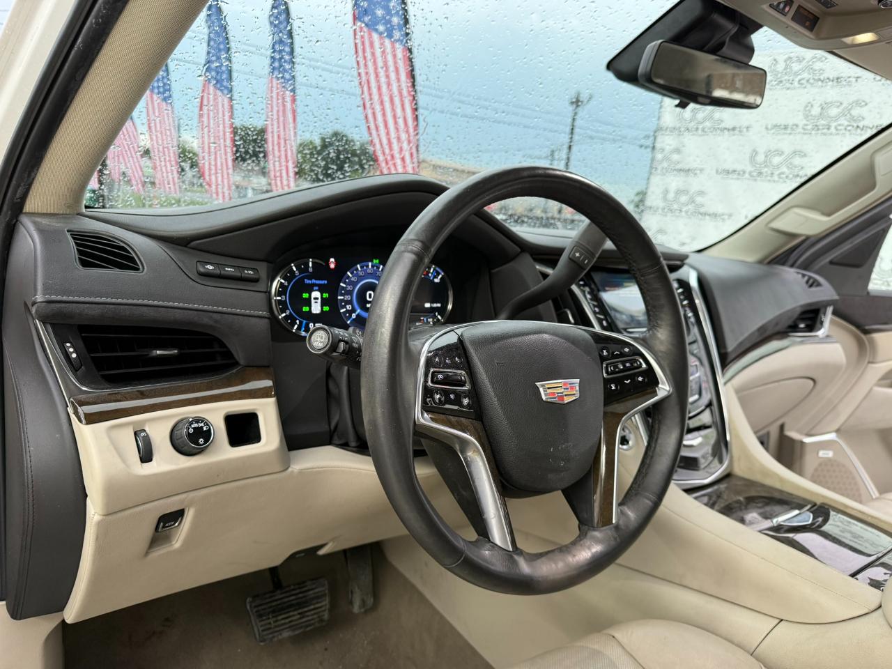 Cadillac Escalade ESV 2WD 4dr Premium Luxury 2018