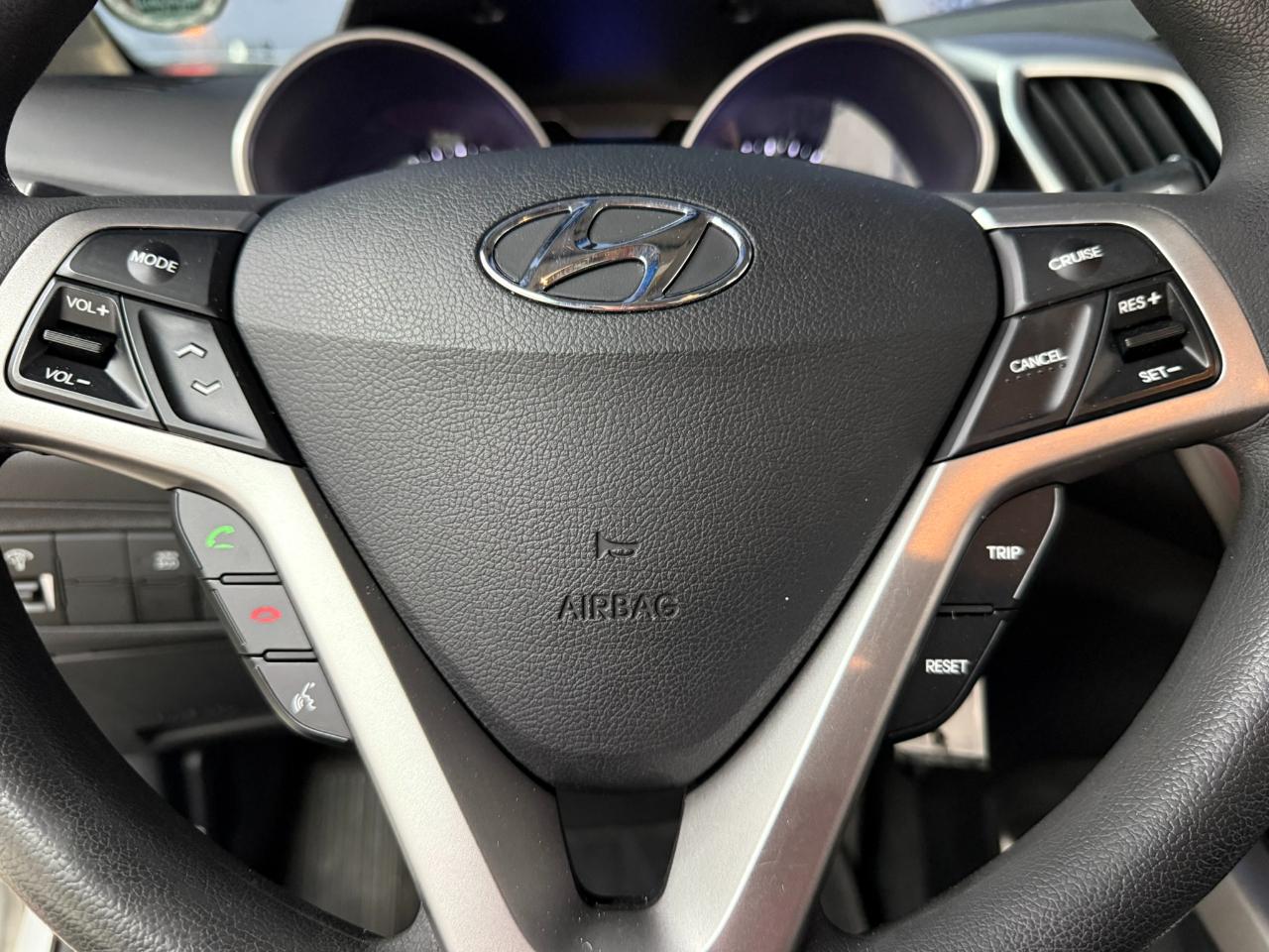 Hyundai Veloster 3dr Cpe Auto w/Black Int 2014
