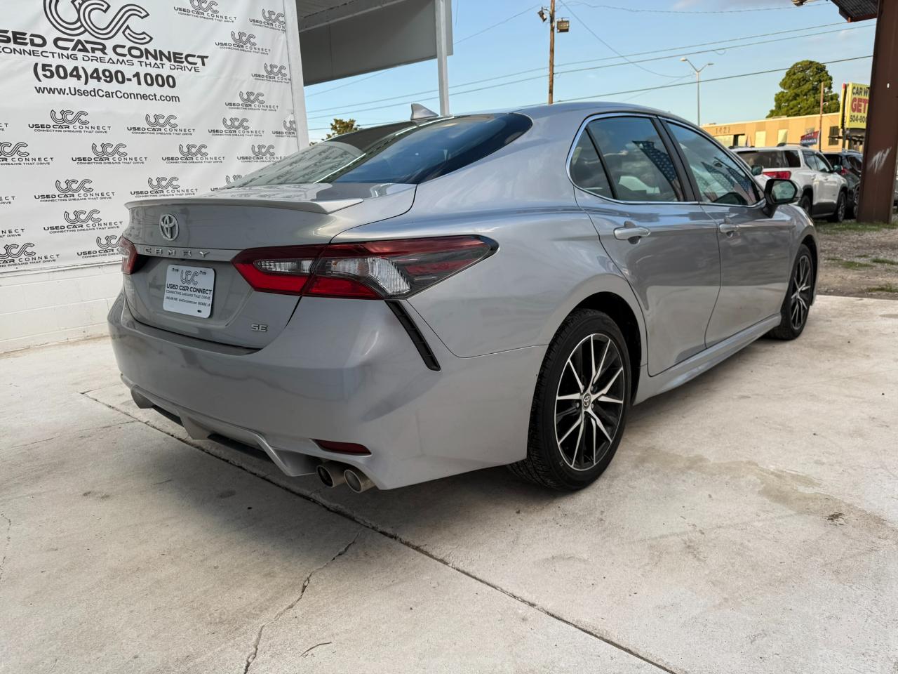 Toyota Camry Hybrid SE Nightshade CVT (Natl) 2023