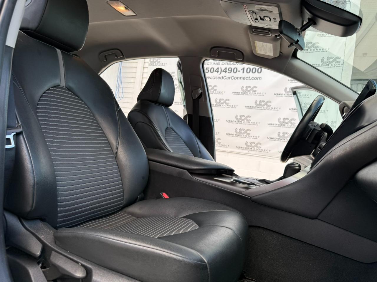 Toyota Camry Hybrid SE Nightshade CVT (Natl) 2023