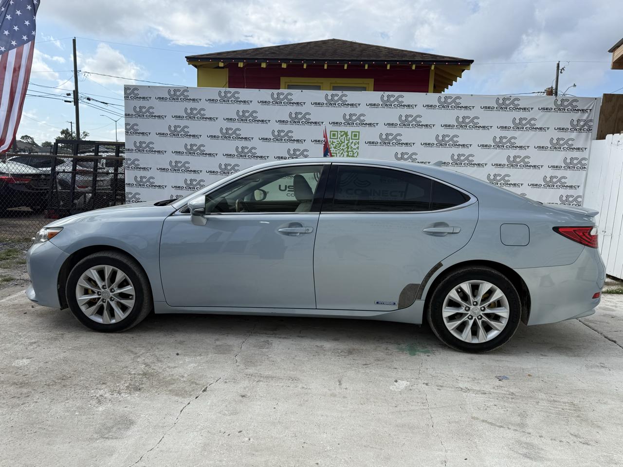 Lexus ES 300h 4dr Sdn Hybrid 2013