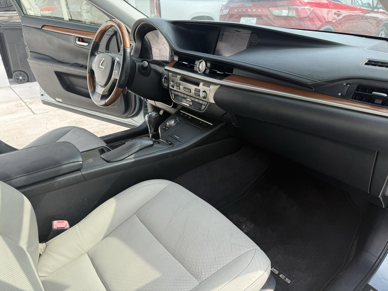 Lexus ES 300h 4dr Sdn Hybrid 2013