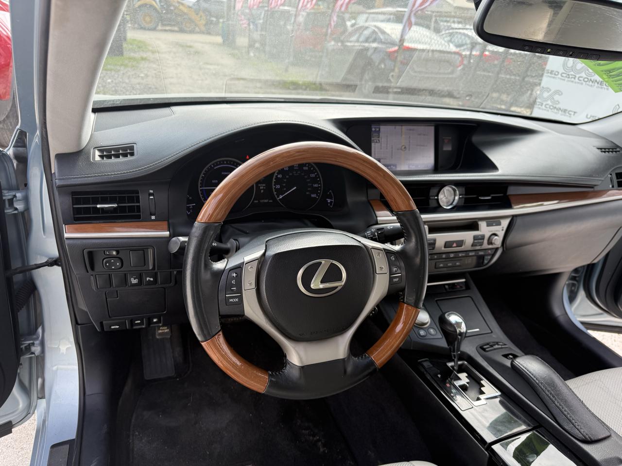 Lexus ES 300h 4dr Sdn Hybrid 2013