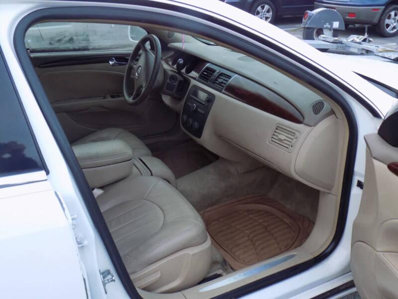 Buick Lucerne CX 2006