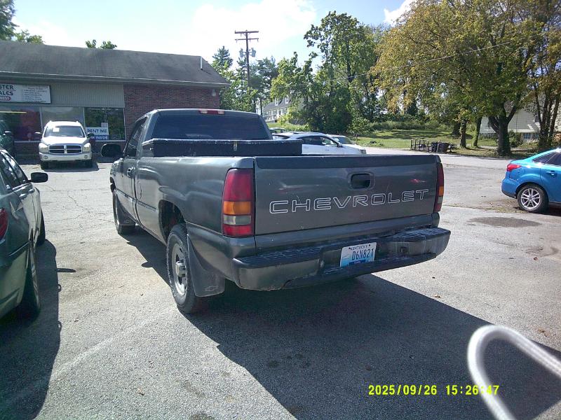 Chevrolet Silverado 1500 Short Bed 4WD 2002