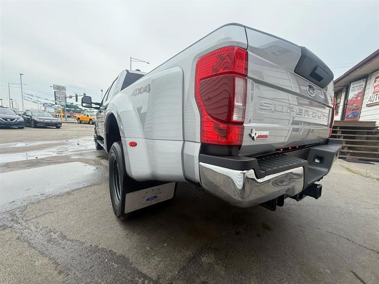 2022 Ford F-350 Super Duty XLT - Photo 10