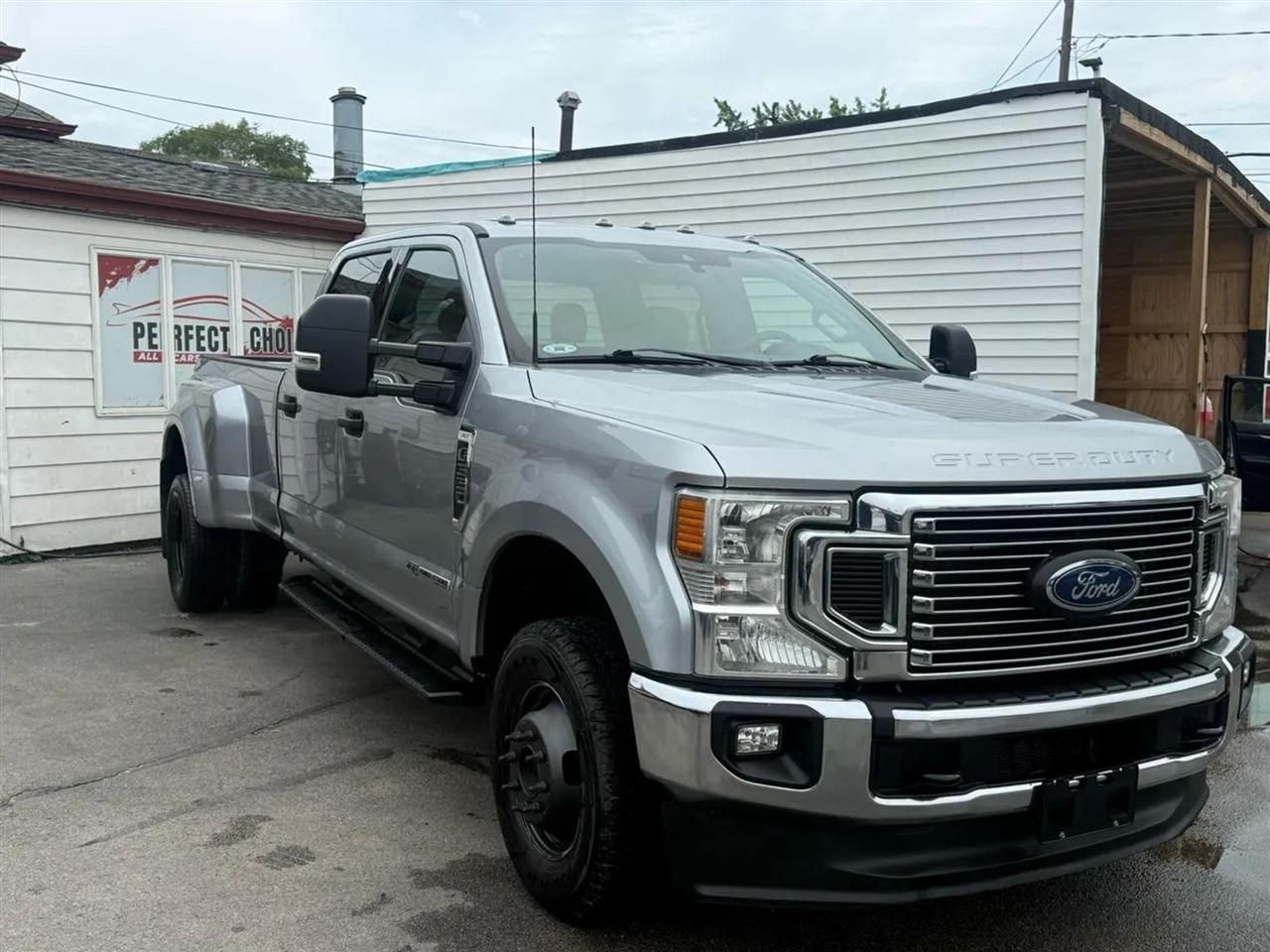 2022 Ford F-350 Super Duty XLT - Photo 16