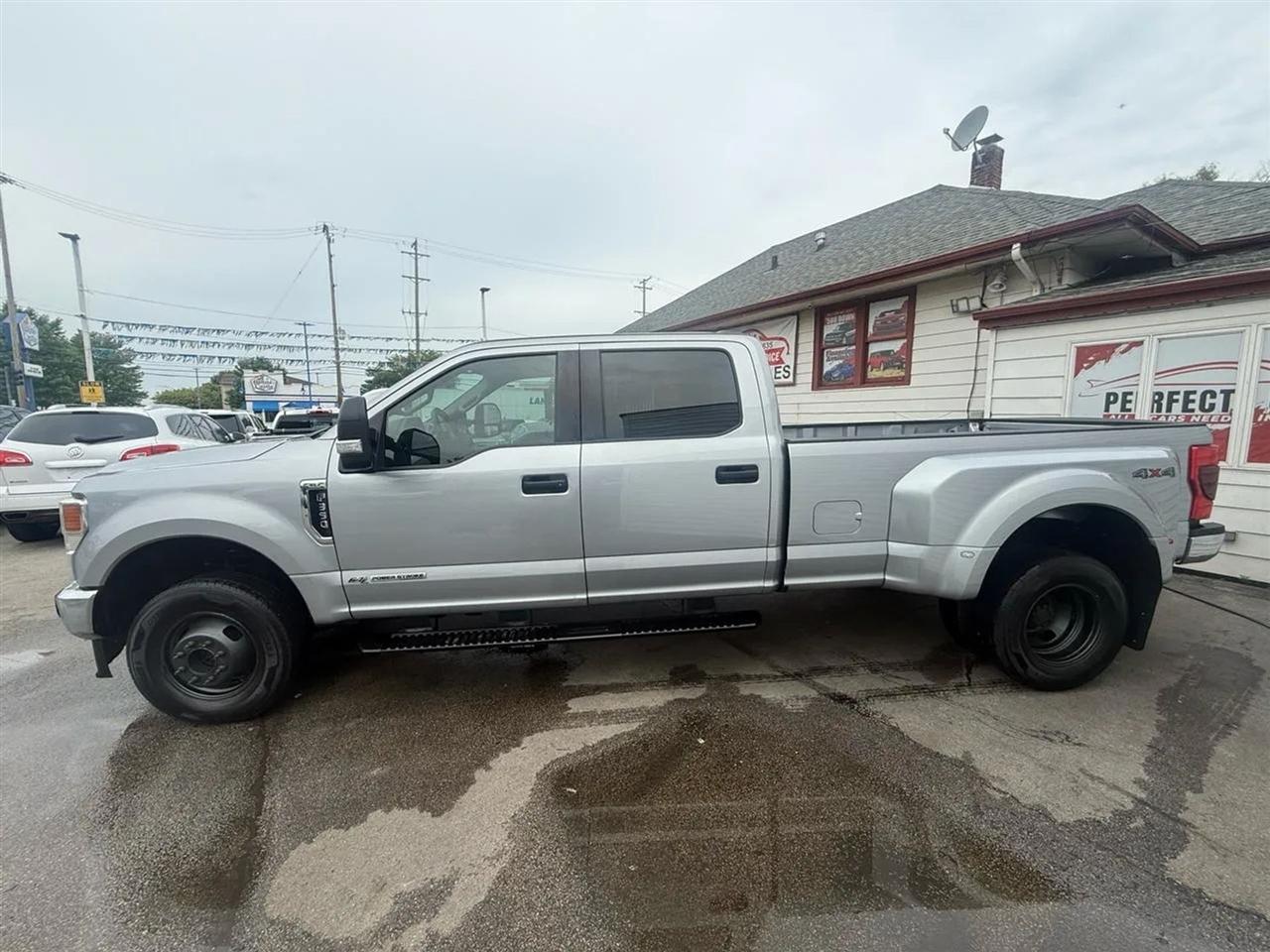 2022 Ford F-350 Super Duty XLT - Photo 19