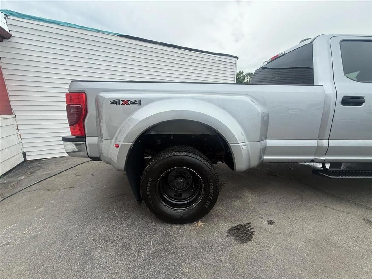 2022 Ford F-350 Super Duty XLT - Photo 21