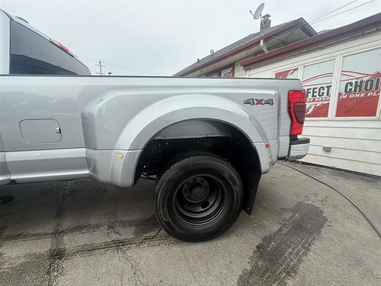 2022 Ford F-350 Super Duty XLT - Photo 25