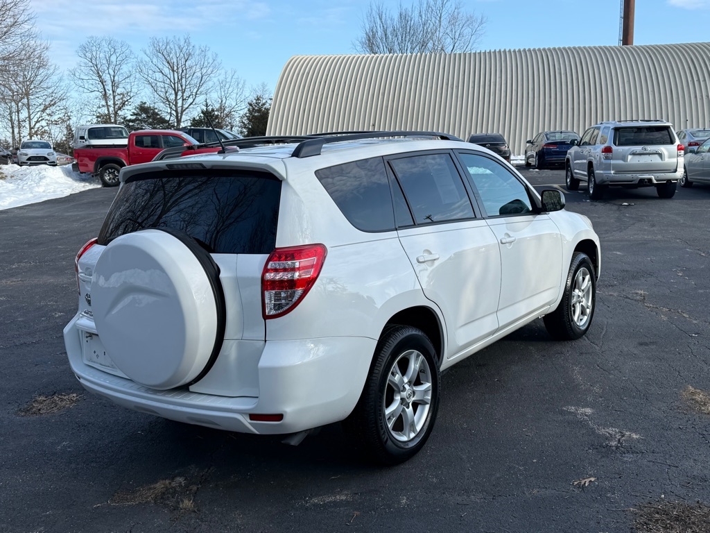 Toyota RAV4 Base I4 2WD 2011
