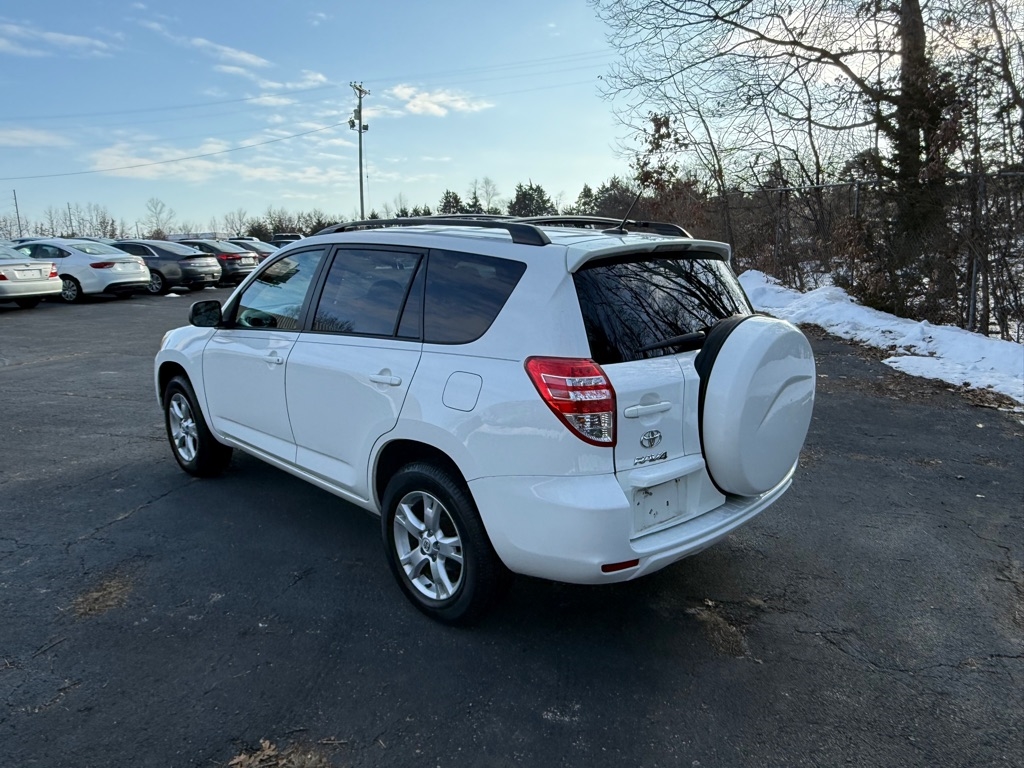 Toyota RAV4 Base I4 2WD 2011