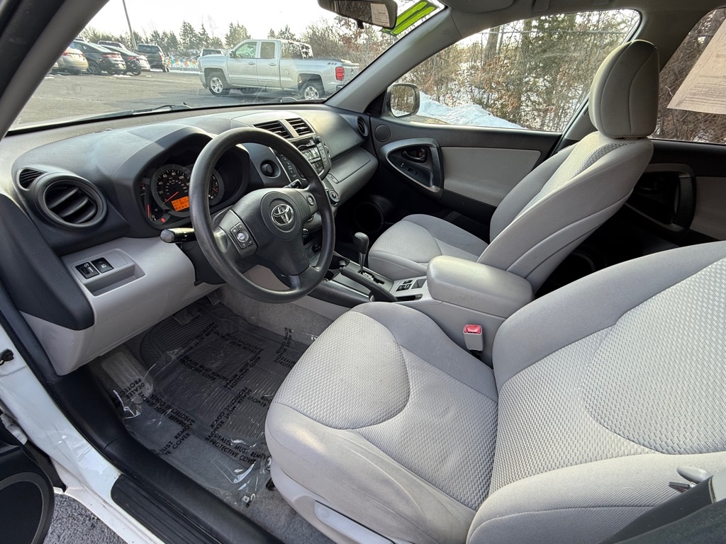 Toyota RAV4 Base I4 2WD 2011