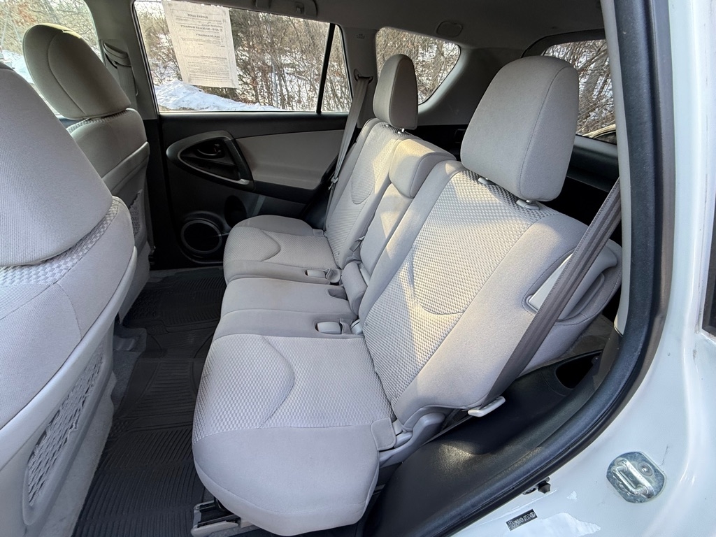 Toyota RAV4 Base I4 2WD 2011