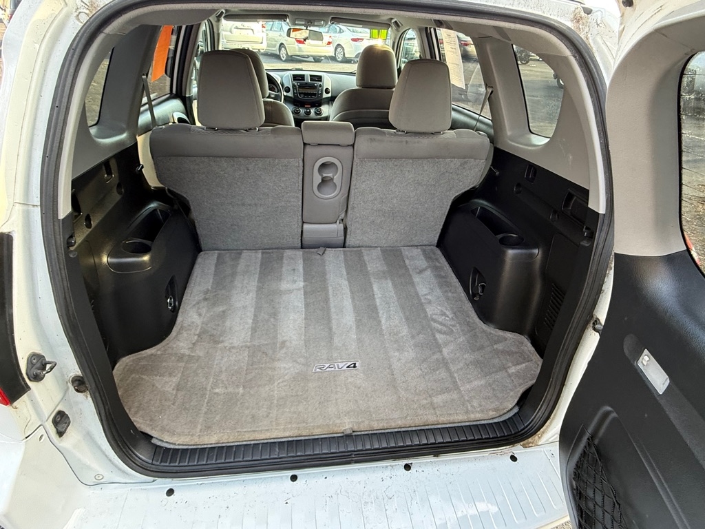 Toyota RAV4 Base I4 2WD 2011