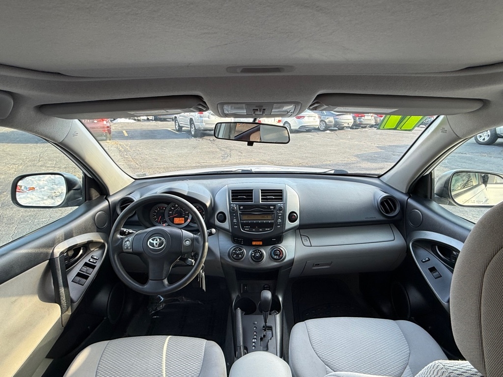 Toyota RAV4 Base I4 2WD 2011