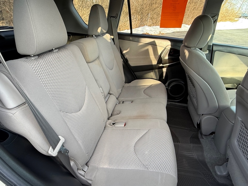 Toyota RAV4 Base I4 2WD 2011