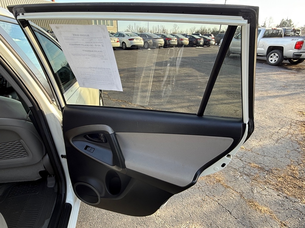 Toyota RAV4 Base I4 2WD 2011