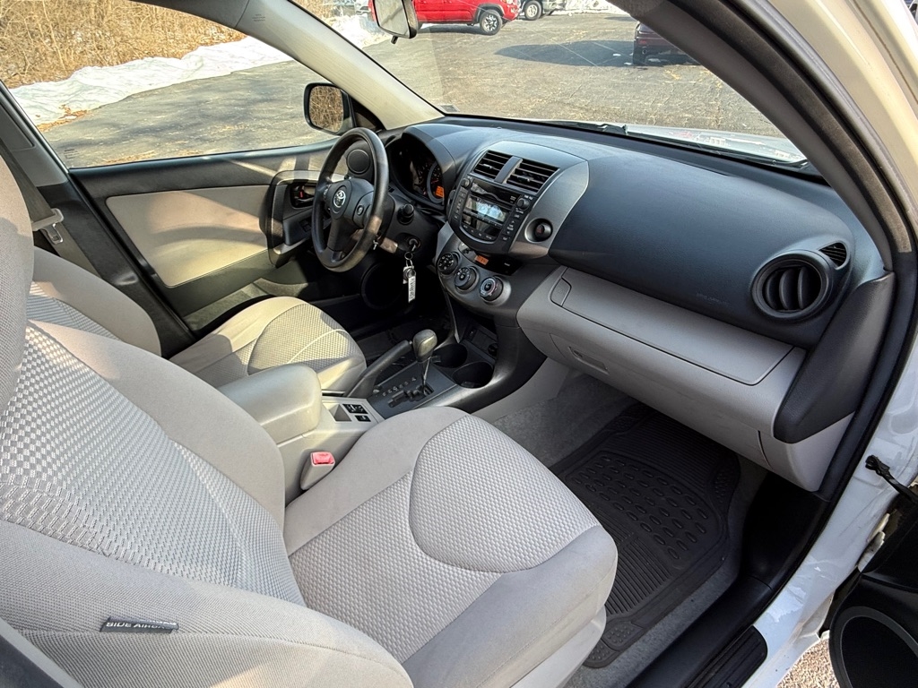 Toyota RAV4 Base I4 2WD 2011