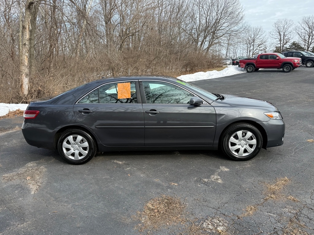 Toyota Camry Base 6-Spd AT 2011
