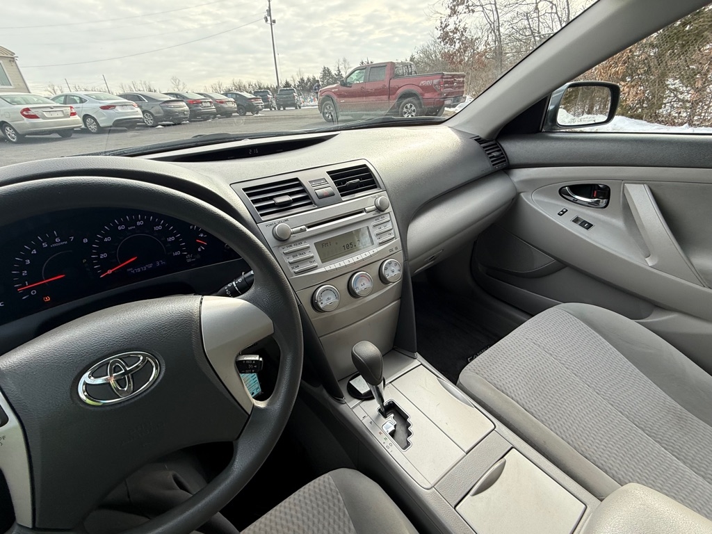 Toyota Camry Base 6-Spd AT 2011