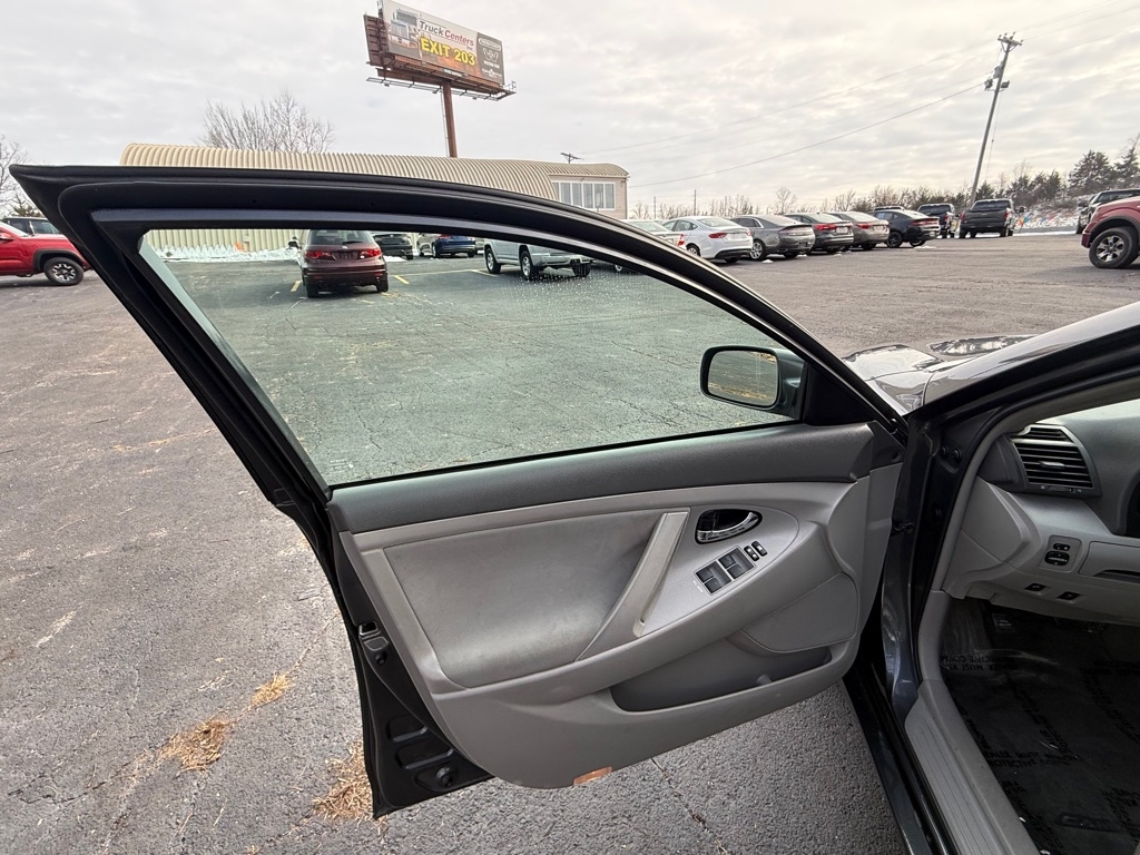 Toyota Camry Base 6-Spd AT 2011