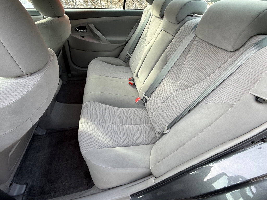 Toyota Camry Base 6-Spd AT 2011