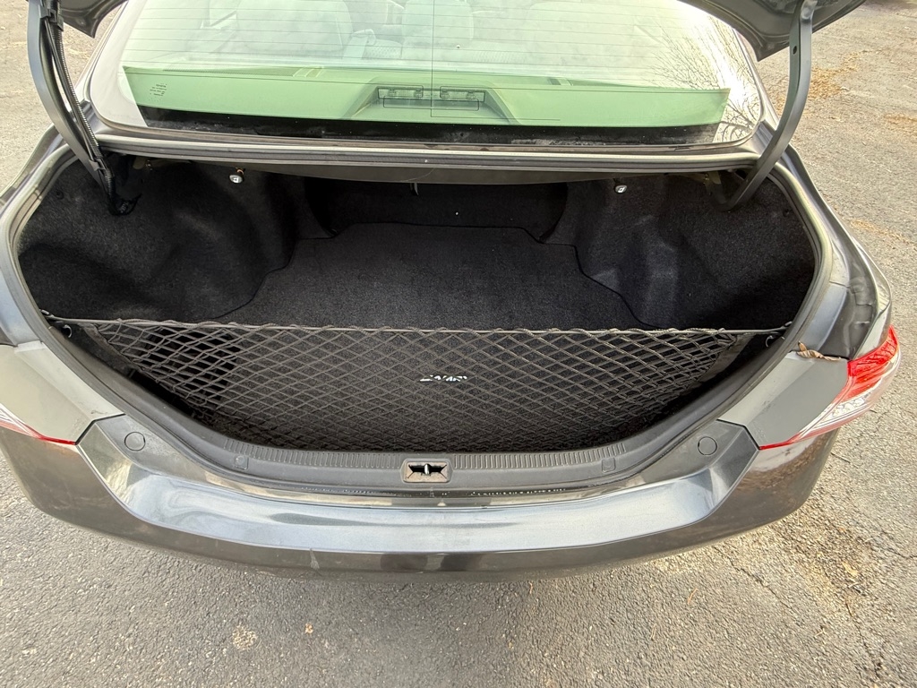 Toyota Camry Base 6-Spd AT 2011